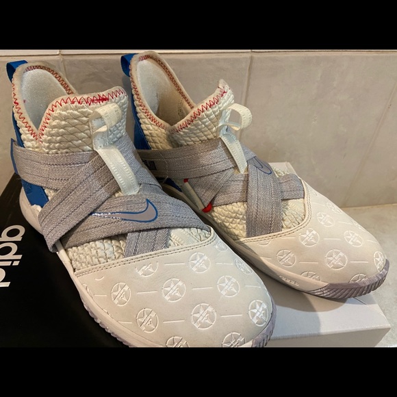 Nike LeBron Soldier 12 Summit White/Province - Picture 2 of 3